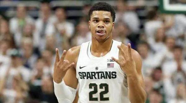 两支球队各 两支球队各